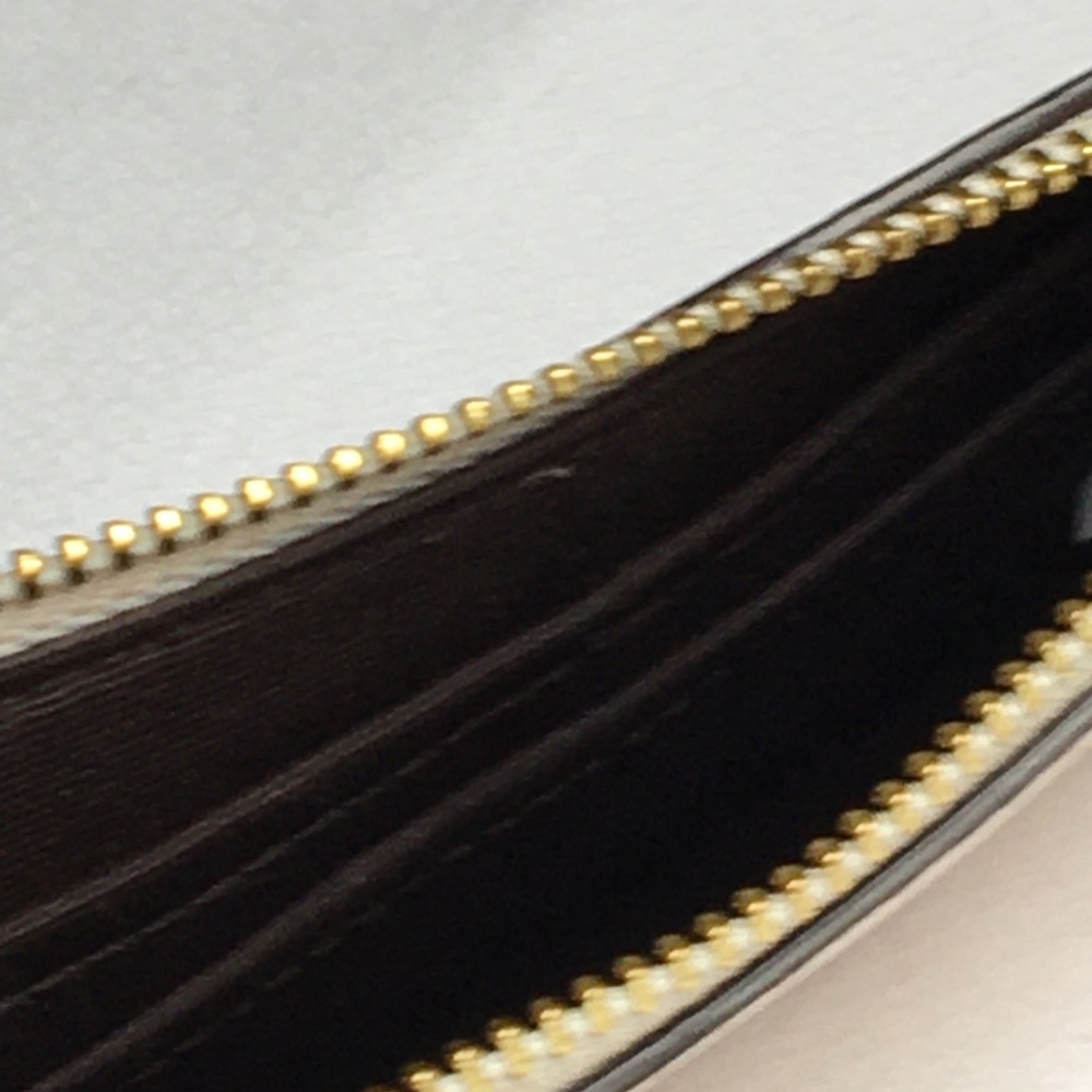 COACH Women’s Wristlet. - Picture 6 of 8